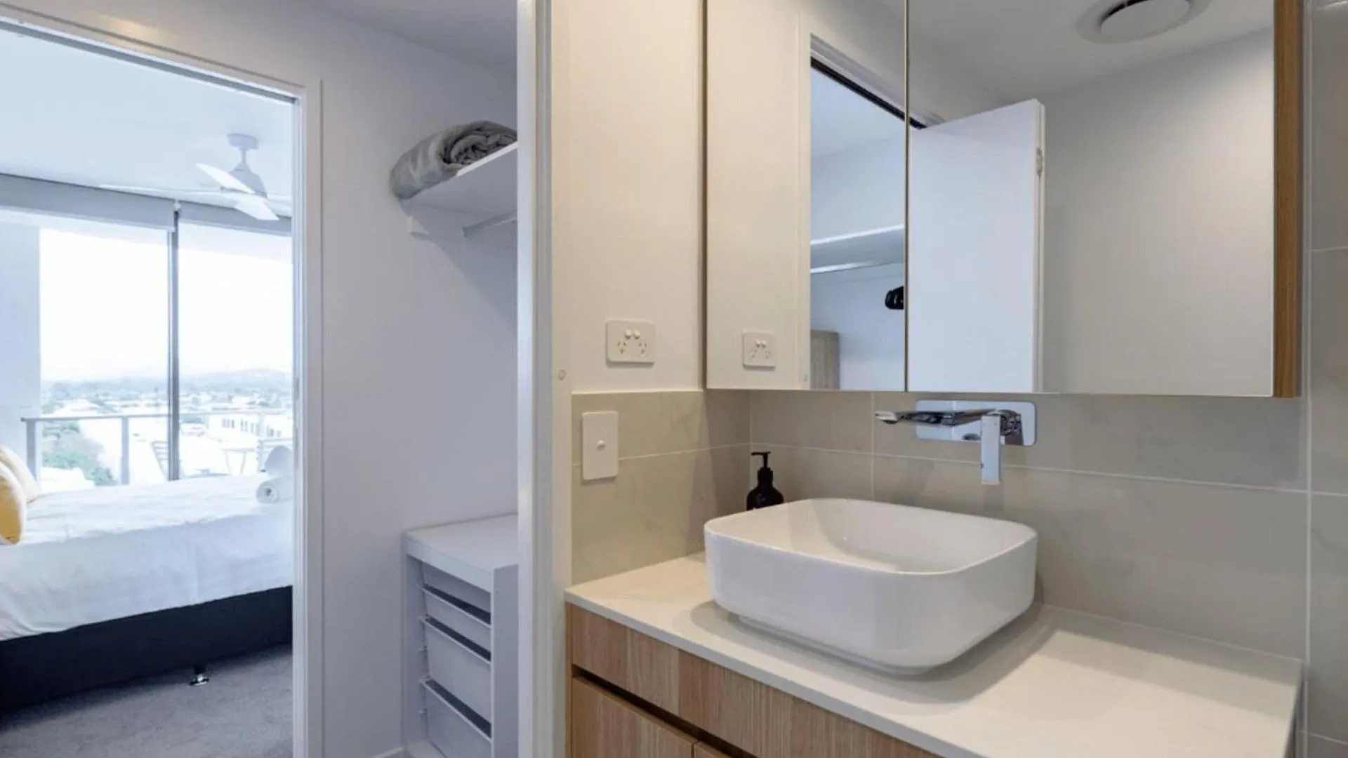 Apartment Palm Beach Escape With Rooftop Pool - Coasthm Gold Coast