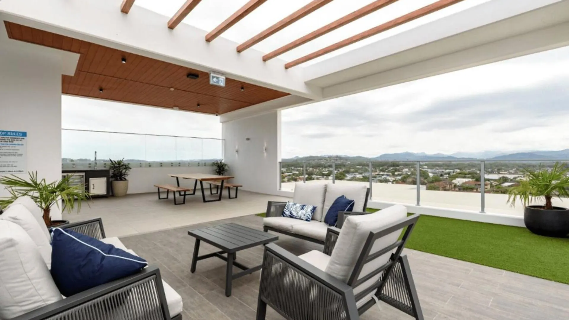 Palm Beach Escape With Rooftop Pool - Coasthm Gold Coast